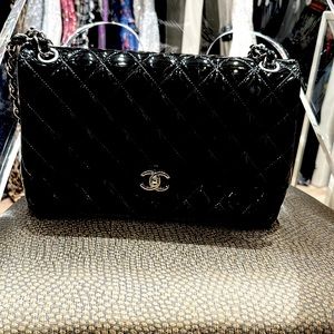 CHANEL Black patent leather JUMBO Bag! Dust bag & box included!